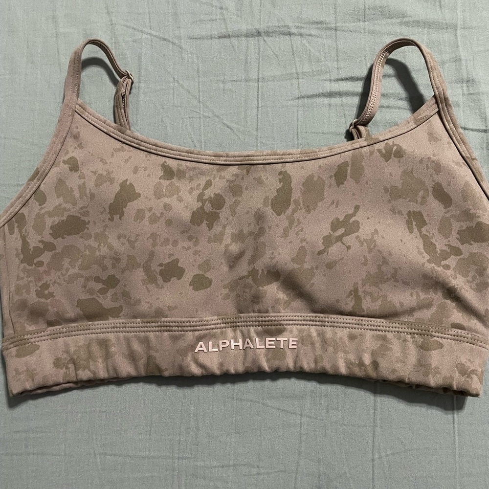 Alphalete sports bra